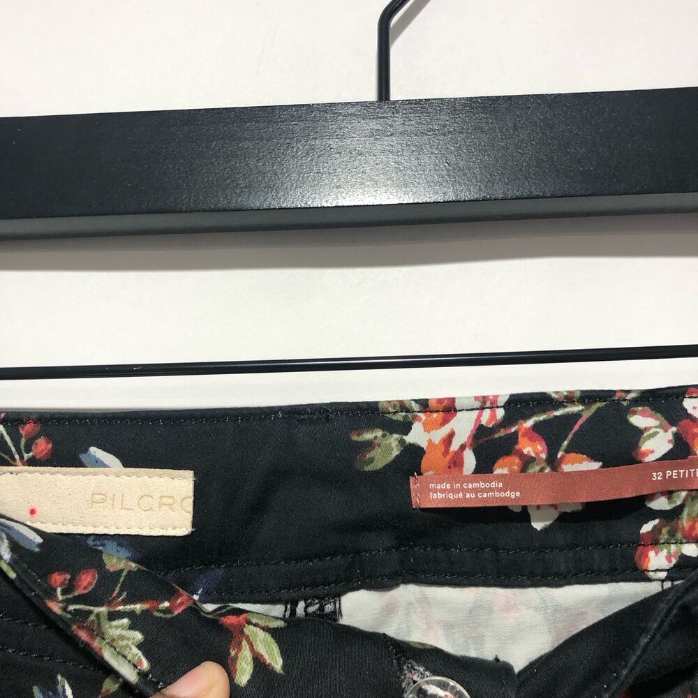 Anthropologie  Pilcro Mid-Rise Demilune Floral Utility Pants Size 32"x26.5" - Picture 7 of 11